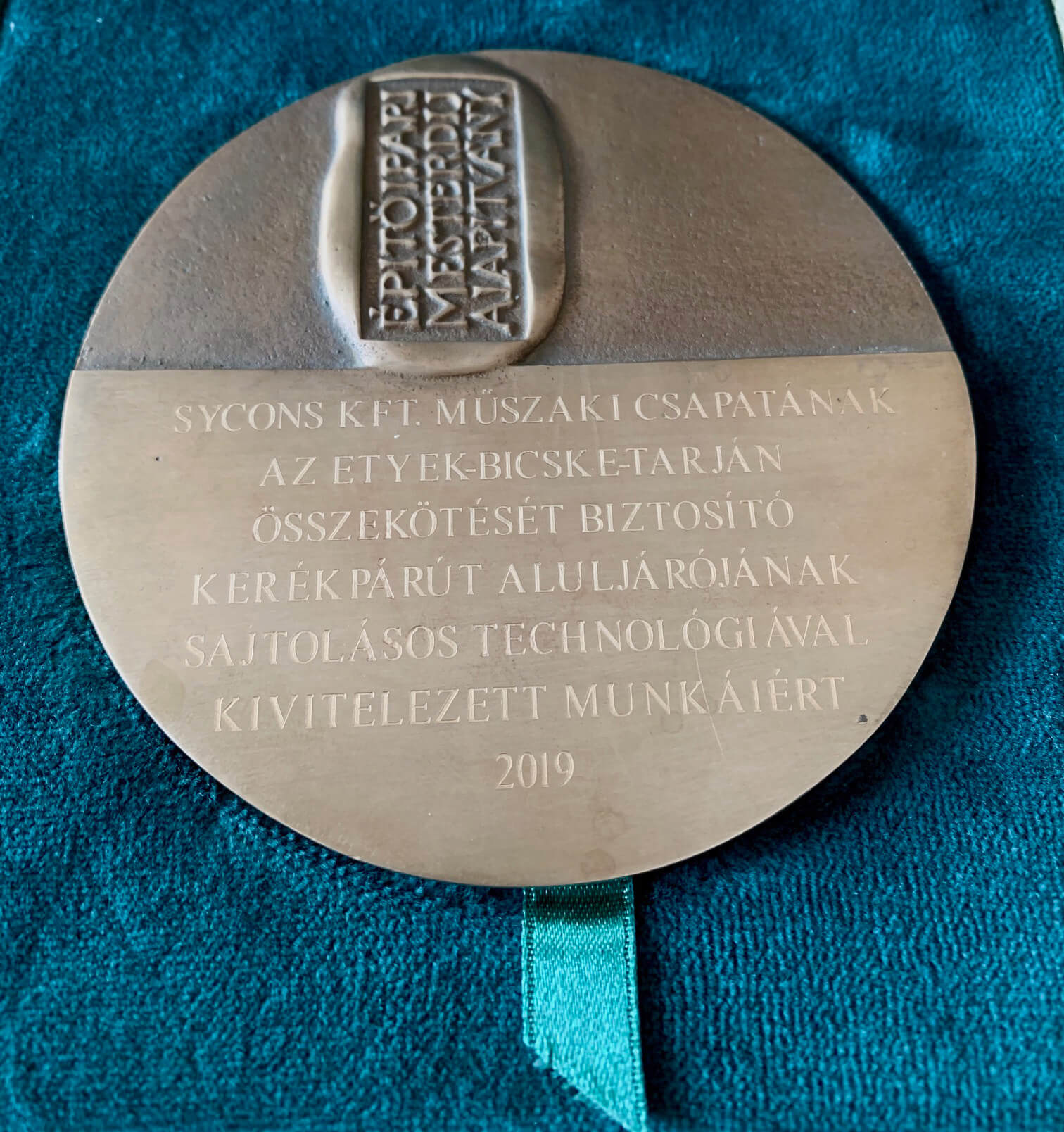 Sycons Kft. Építőipari Mesterdij érem Sycons Kft. Építőipari Mesterdij Érem